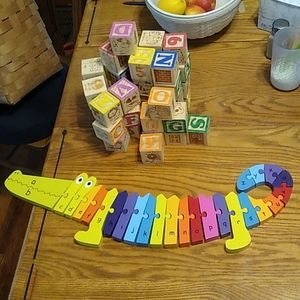 ABC Gator Puzzle Toy, Very Good Condition